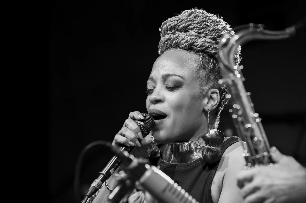 Chanteuse de blues en concert Chanteuse de blues en concert