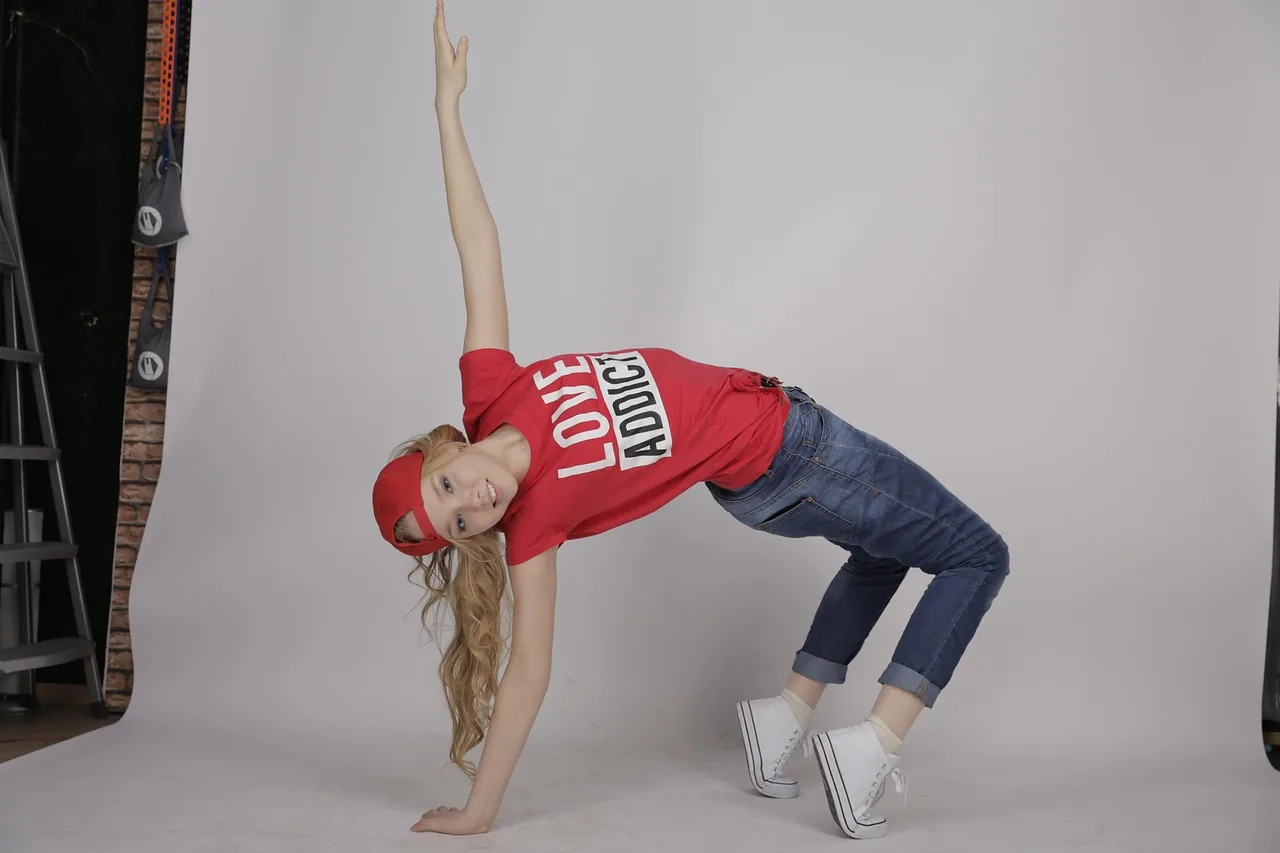 Danseuse hip-hop en pleine figure Danseuse hip-hop en pleine figure