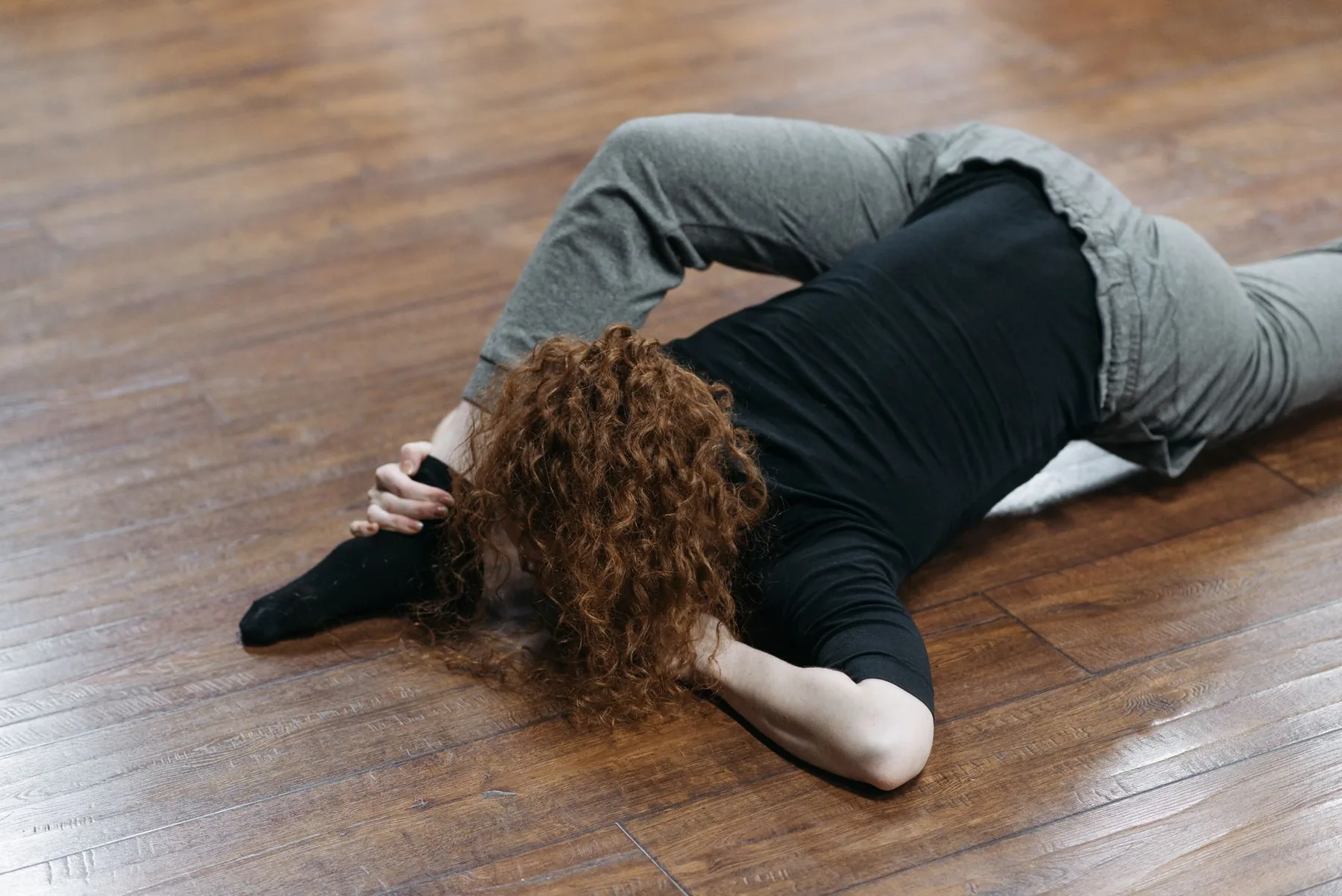Danseuse préparant sa chorégraphie hip-hop Danseuse préparant sa chorégraphie hip-hop