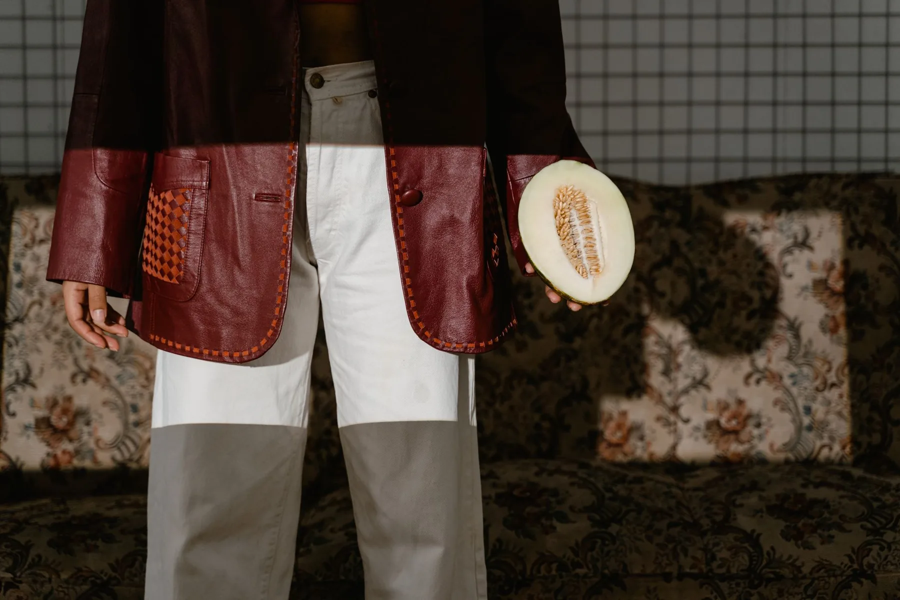 Women’s hip-hop look with a retro jacket Women’s hip-hop look with a retro jacket